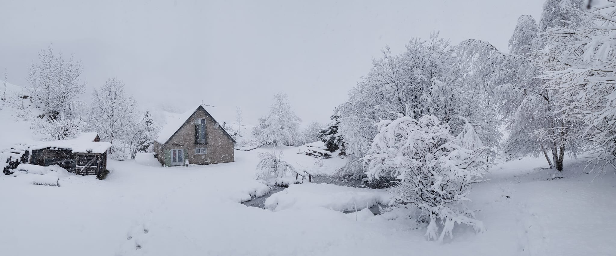 Le gîte sous la neige