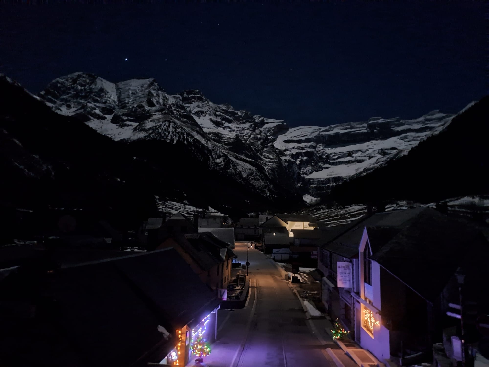 Lumières féeriques sous la nuit étoilée